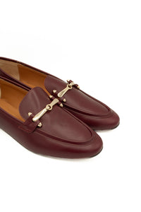 Mocassino in pelle bordeaux con morsetto