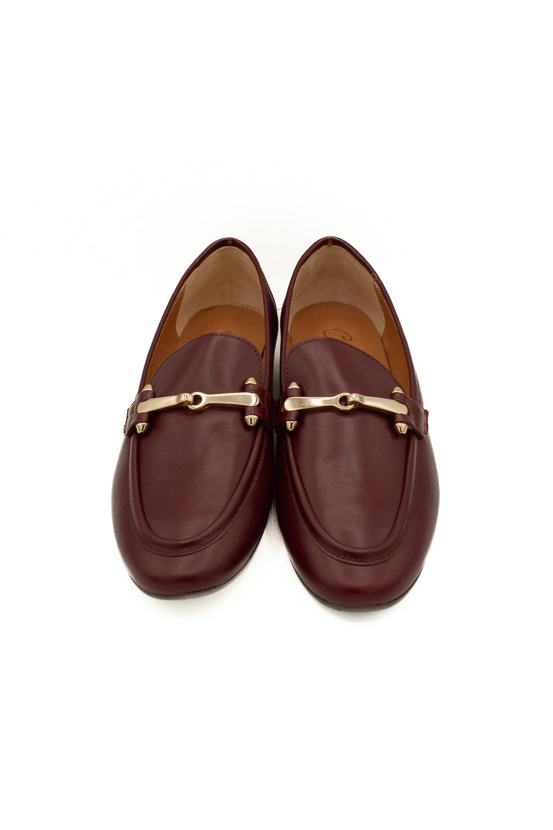 Mocassino in pelle bordeaux con morsetto