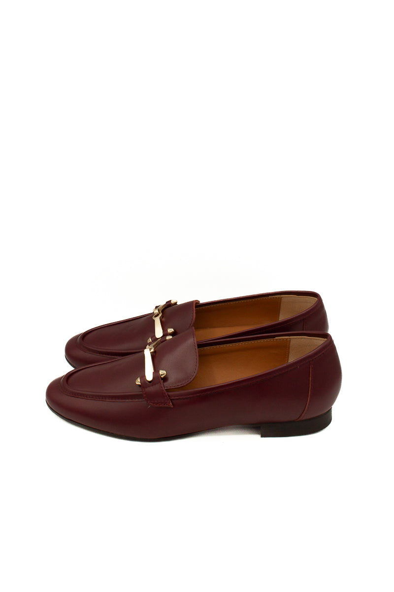 Mocassino in pelle bordeaux con morsetto