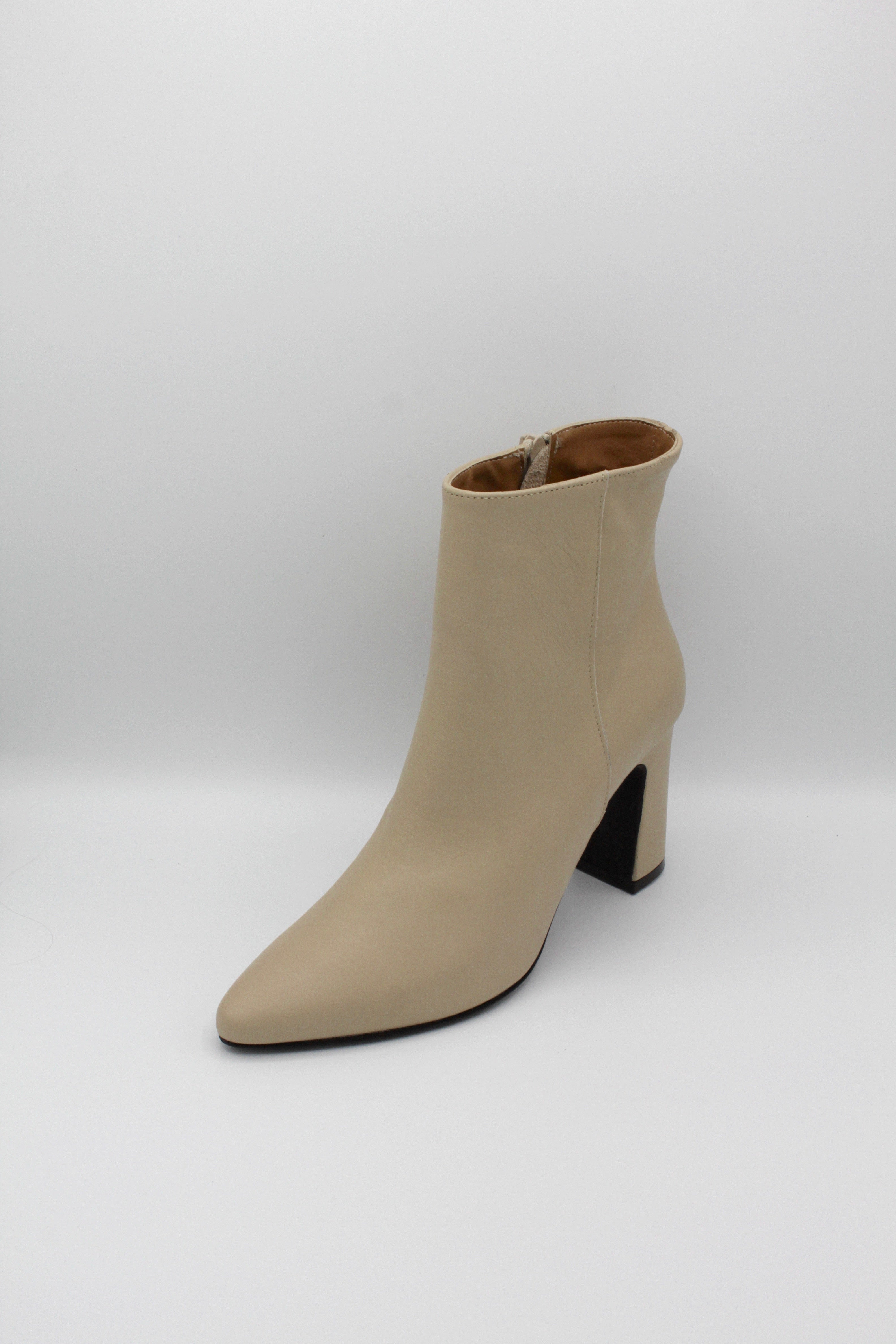 705 Stivaletto Latte